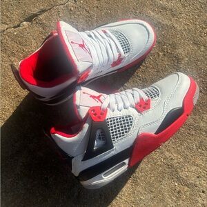 Jordan Retro 4 “ Fire Red”